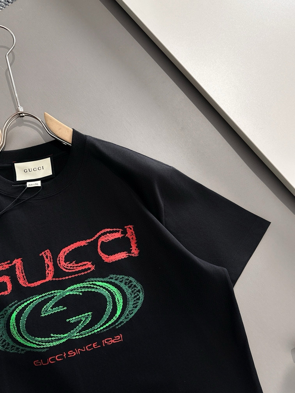 ブランドTシャツ側面デザイン